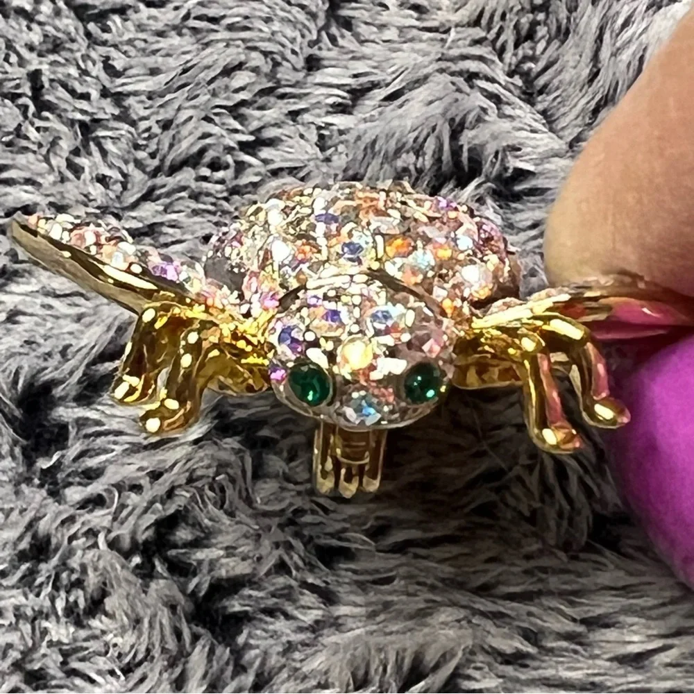 Joan Rivers Aurora Borealis Swarovski Crystals WINNER Bee Pin Brooch